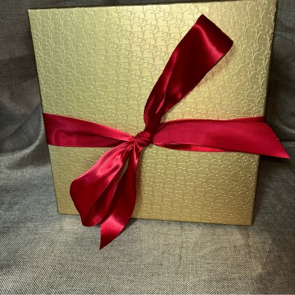 Vintage Dior Gold Gift Box with Red Ribbon and Red Tissue Paper Size: 9.5 x 9.5 - Picture 9 of 9